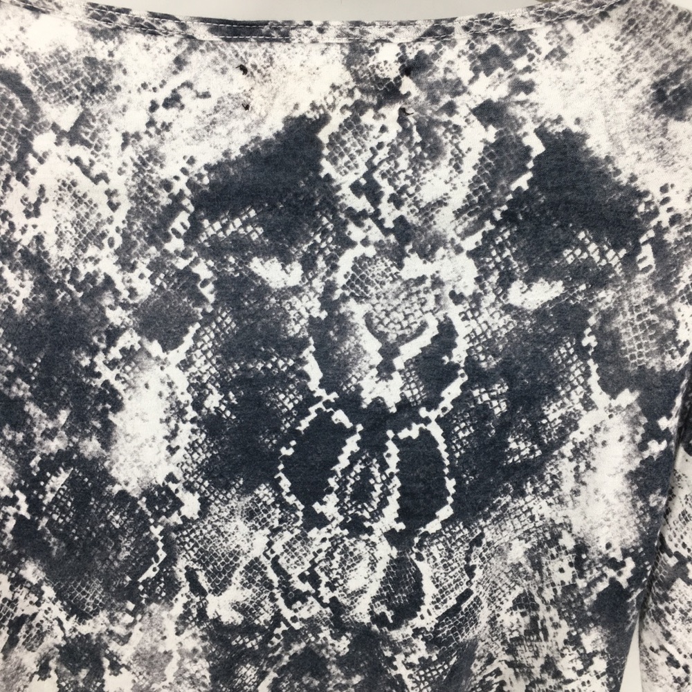 Textile Elizabeth and James Snake Skin Top - Picture 5 of 6